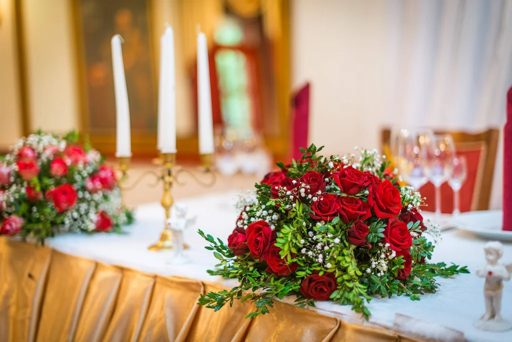 Centrotavola di rose rosse
