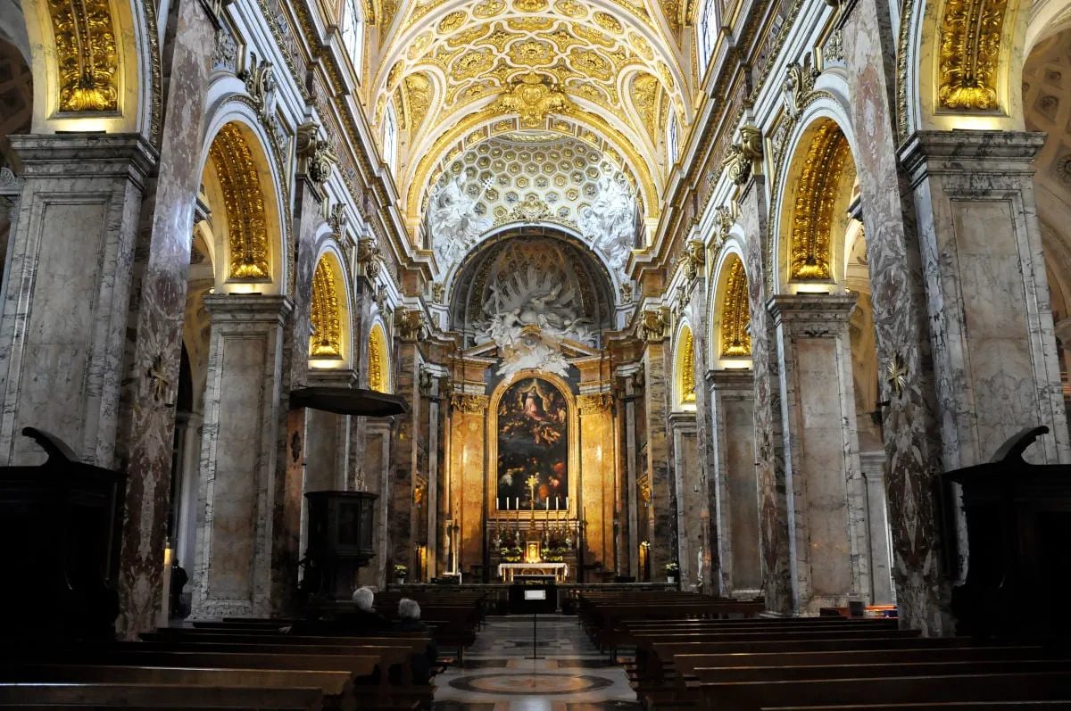 Navata di una chiesa barocca